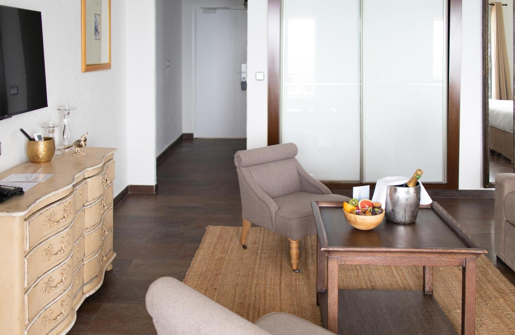 Surplage Hotel Cavaliere Льо Лаванду Екстериор снимка